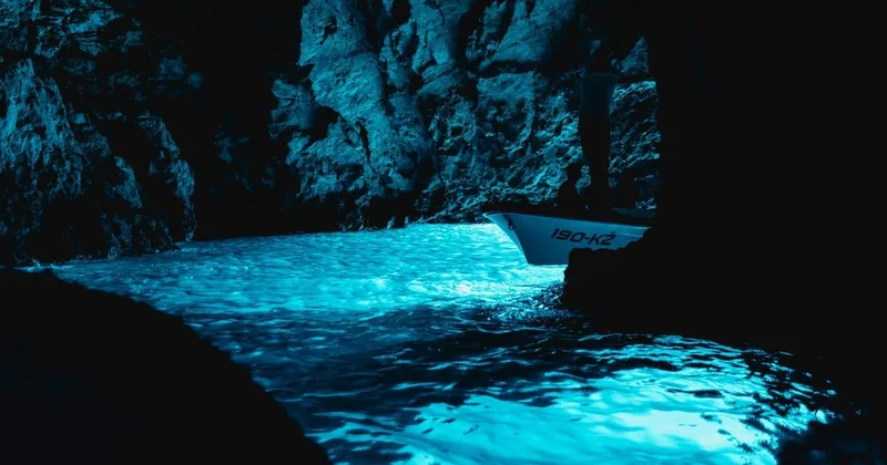 La Cueva Azul, Mamma Mia! Here We Go Again y 5 islas en grupo reducido